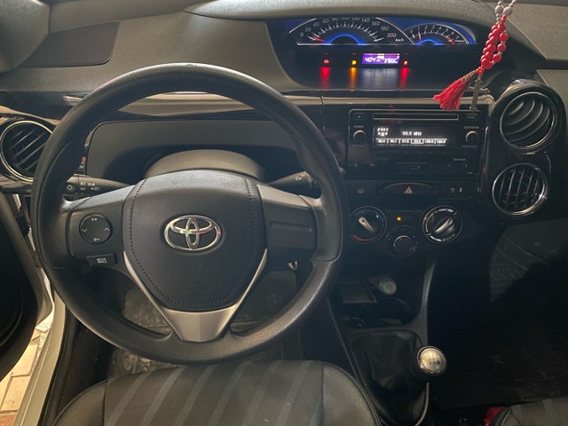 Toyota Etios xs 1.5 hatch é na talismã veiculos - Foto 8