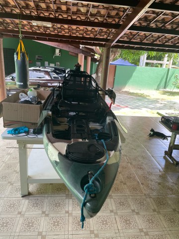 Caiaque duplo Caiman 135 com motor Toyama 3.6 hp