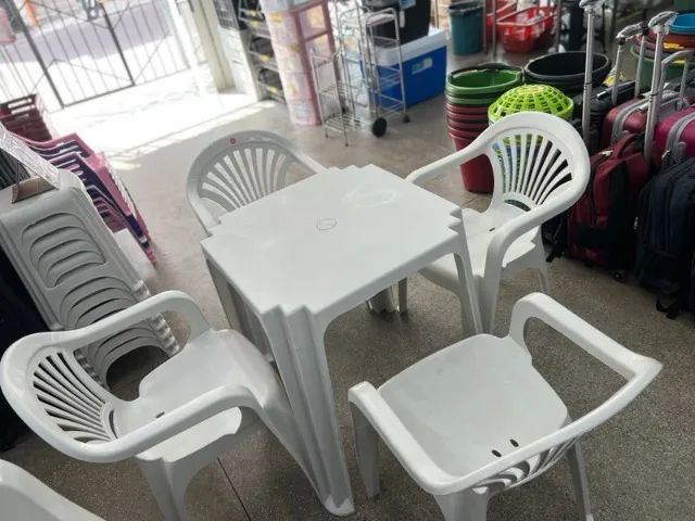 Jogo de mesa cadeira com braço branca nova pra igreja partir de 181 reais cada