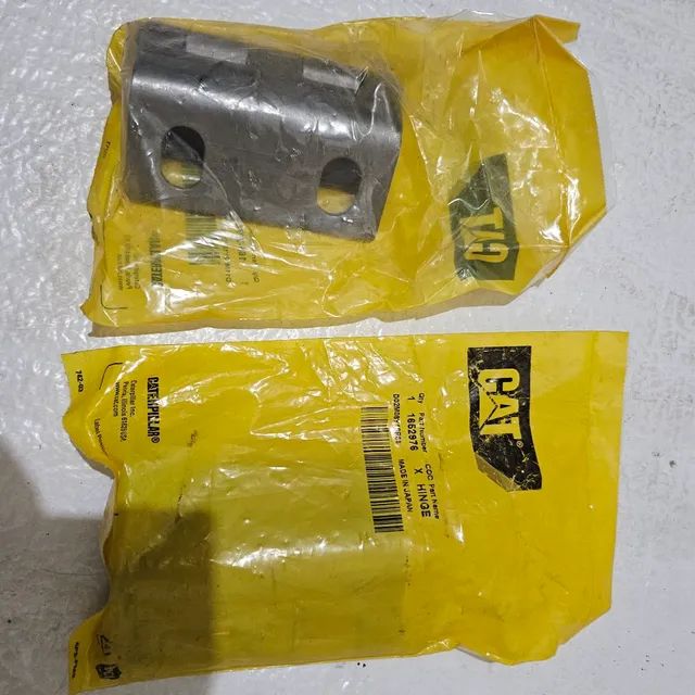 Escavadeira caterpillar dobradiça da tampa nova original 1652976 - Foto 2