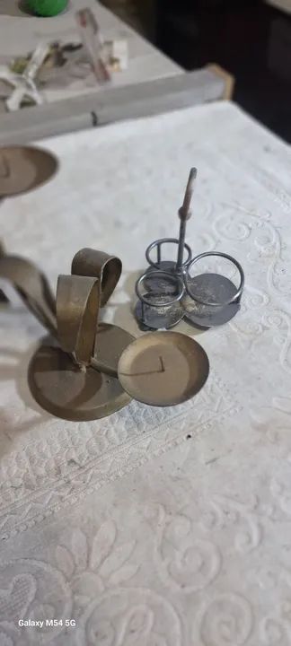 Castiçal e um porta molho 