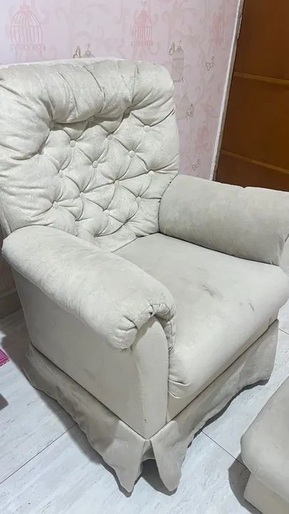 Cadeira de amamentação com balanço e puff  - Foto 4