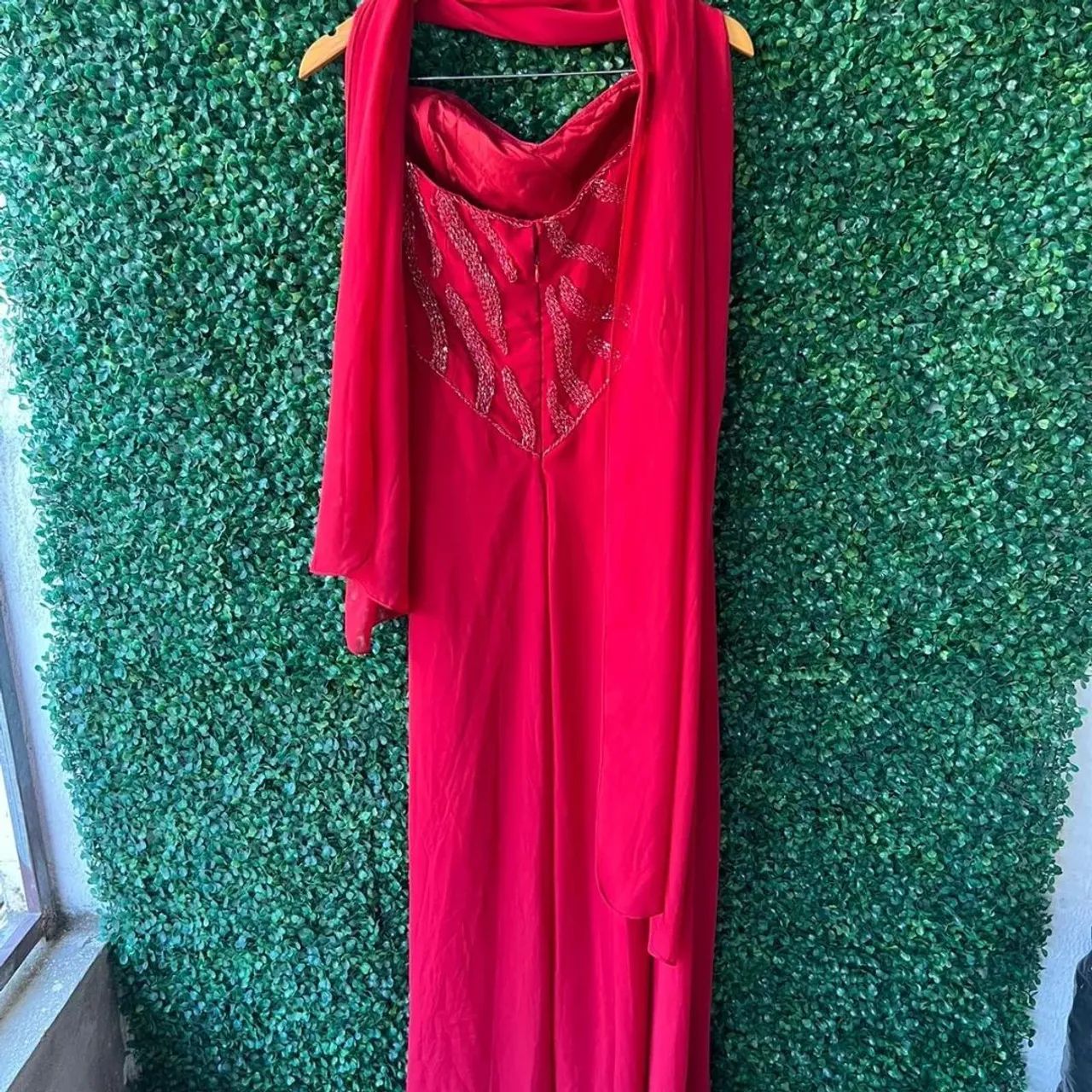 VESTIDO DE FESTA COM ECHARPE - Foto 2