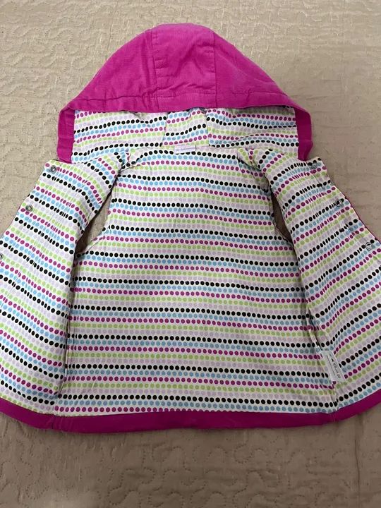 Colete rosa infantil com capuz  - Foto 4