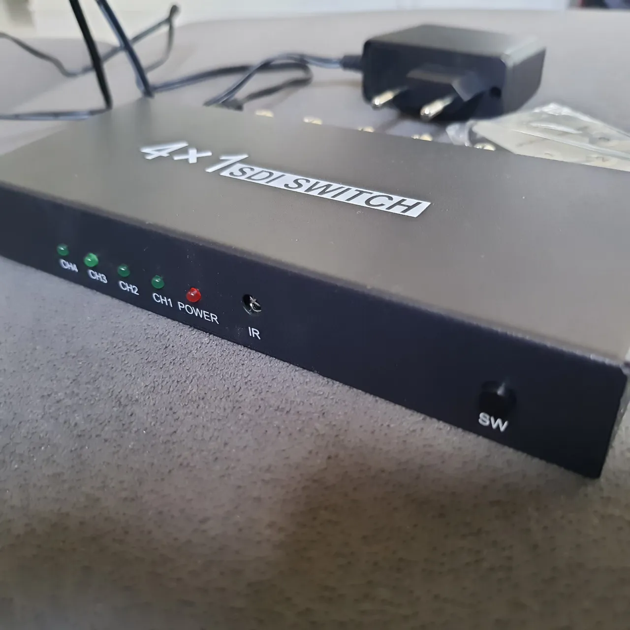 Switch SDI 4x1 3G - Novo, com Controle Remoto - Suporte até 1080p