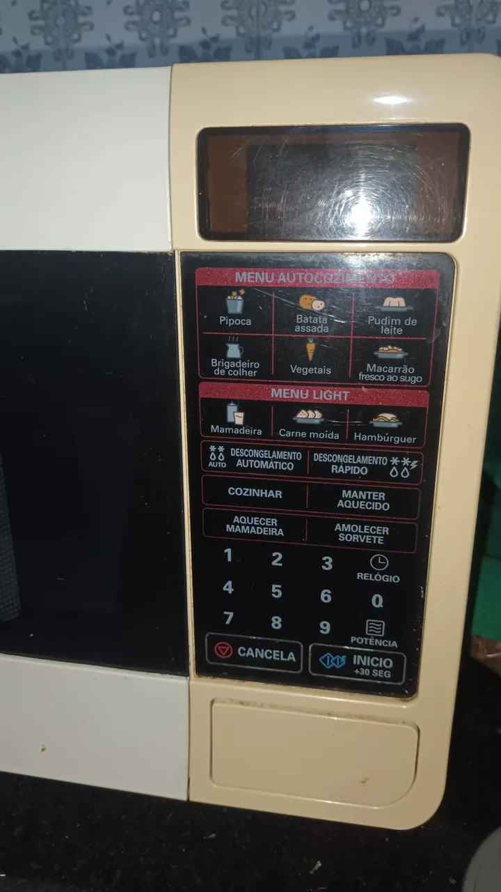 Micro-ondas LG com diversas funções em ótimas condições