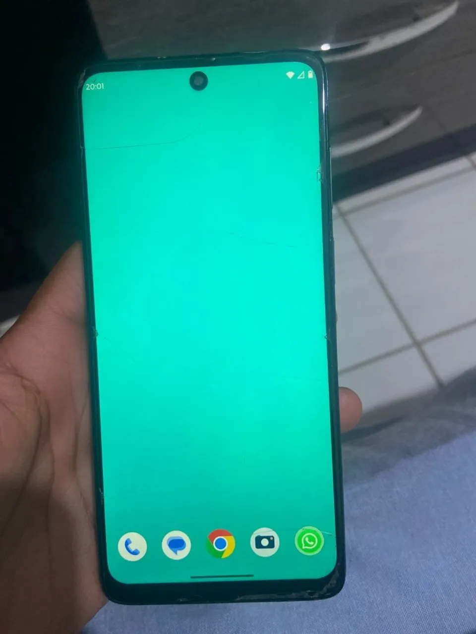 Smartphone Motorola com tela grande e bom desempenho