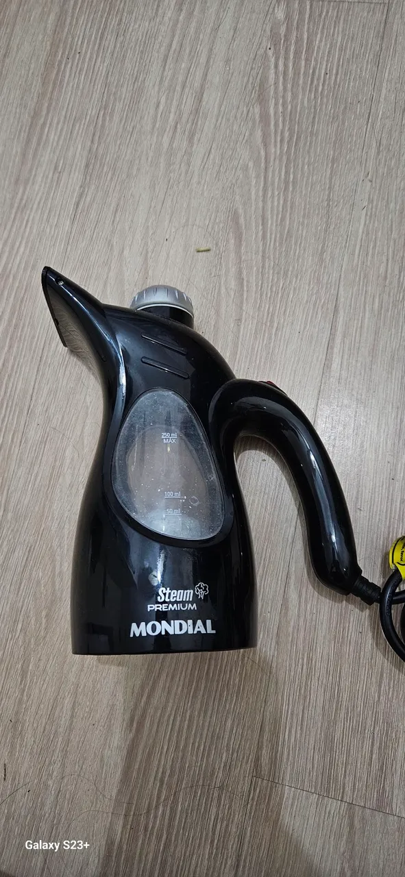 Passador de Vapor Portátil Steam Premium Mondial