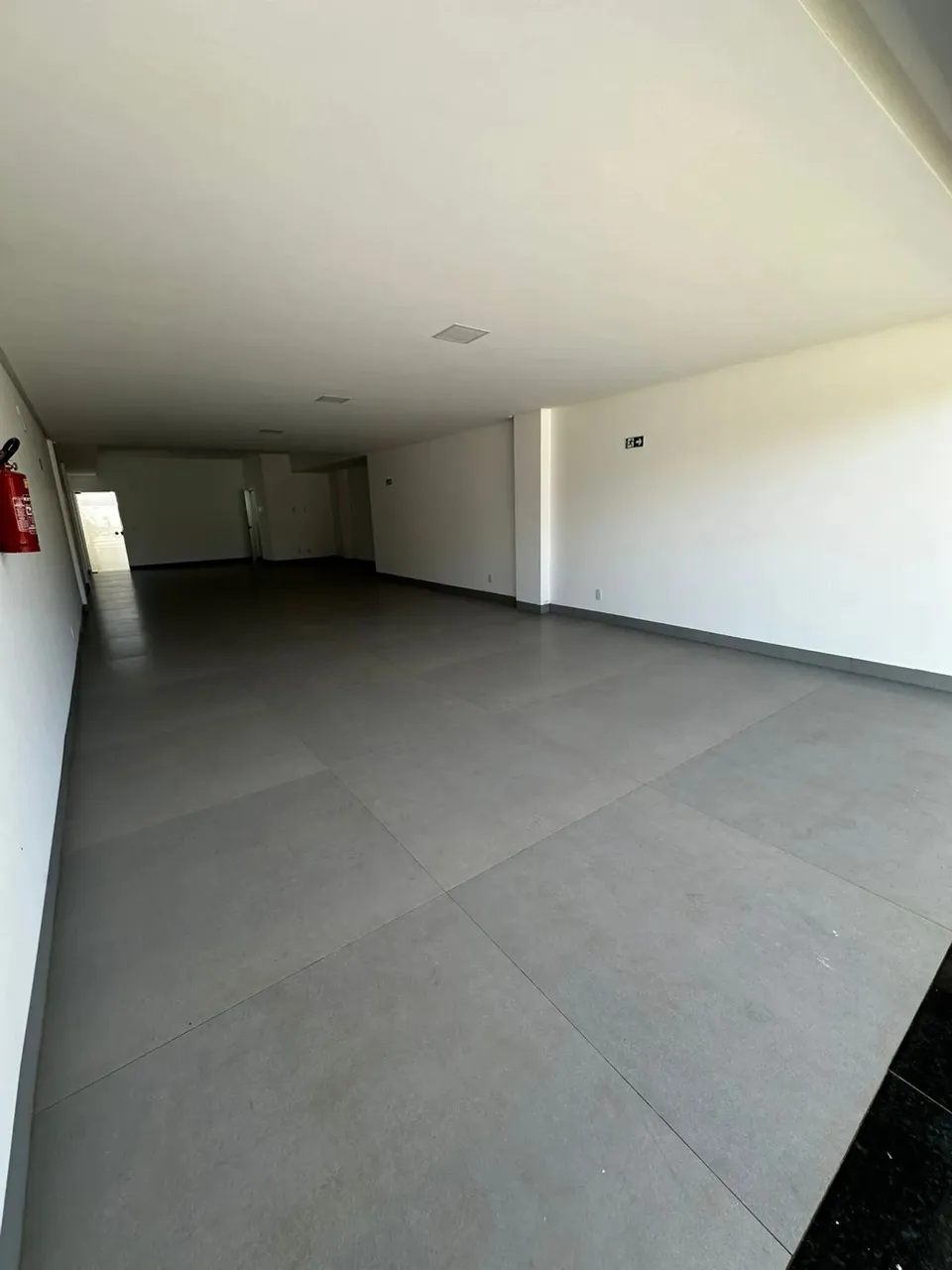 ALUGA-SE SALA COMERCIAL (Bairro De Lourdes - Anápolis - GO
