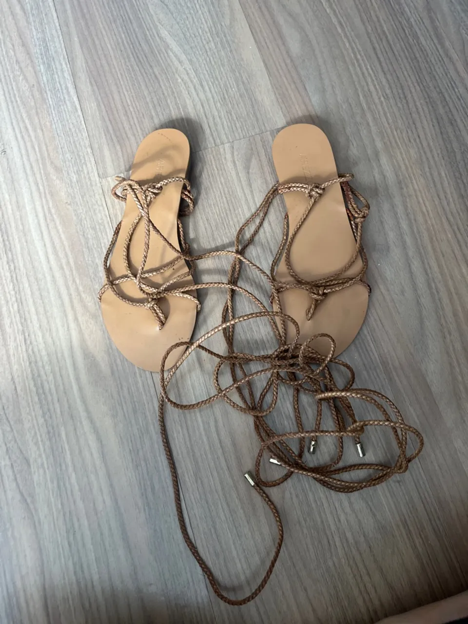 Sandálias rasteirinhas de amarrar