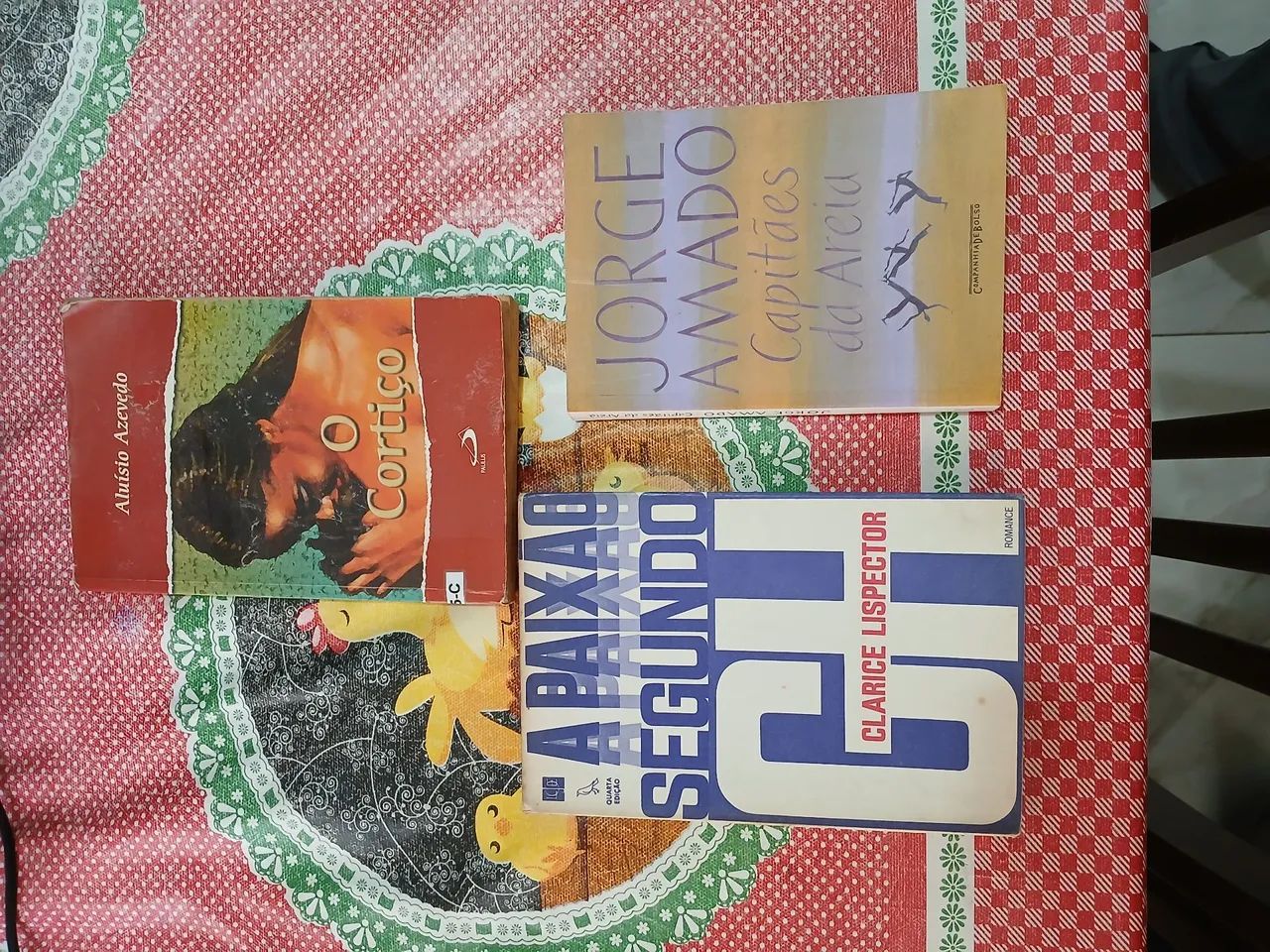 Livros diversos - Aluísio Azevedo, Jorge Amado e Clarice Lispector