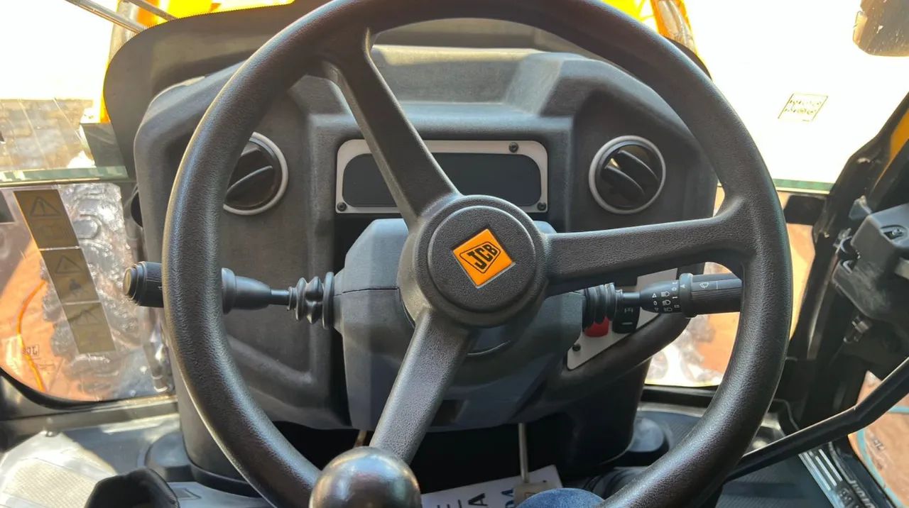 Retroescavadeira JCB 3CX ano 2023, 4x4, com 1000 horas e ar condicionado, no ES - Foto 3