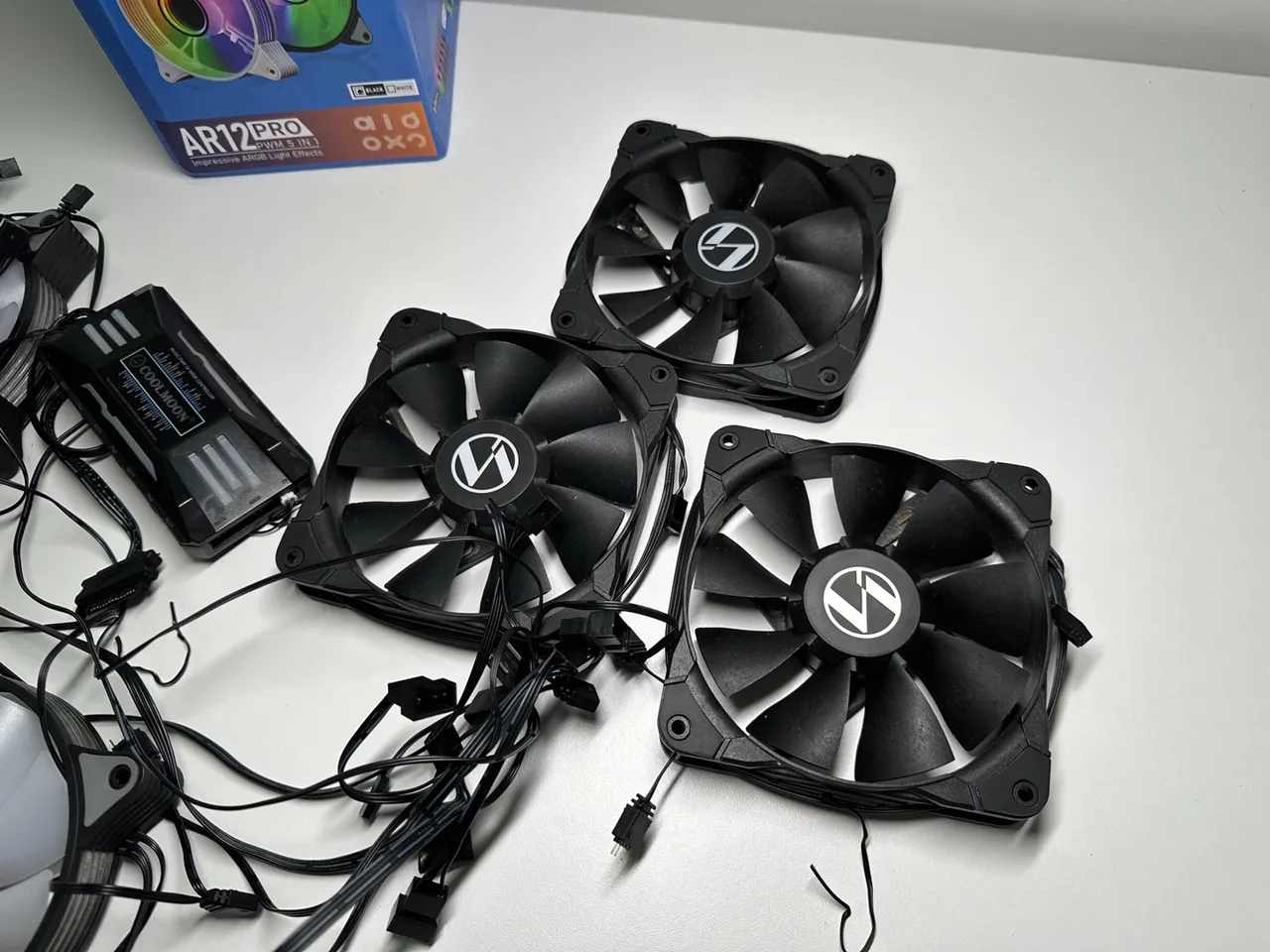 3 Fan Lian Li + 1 fan Aigo RGB