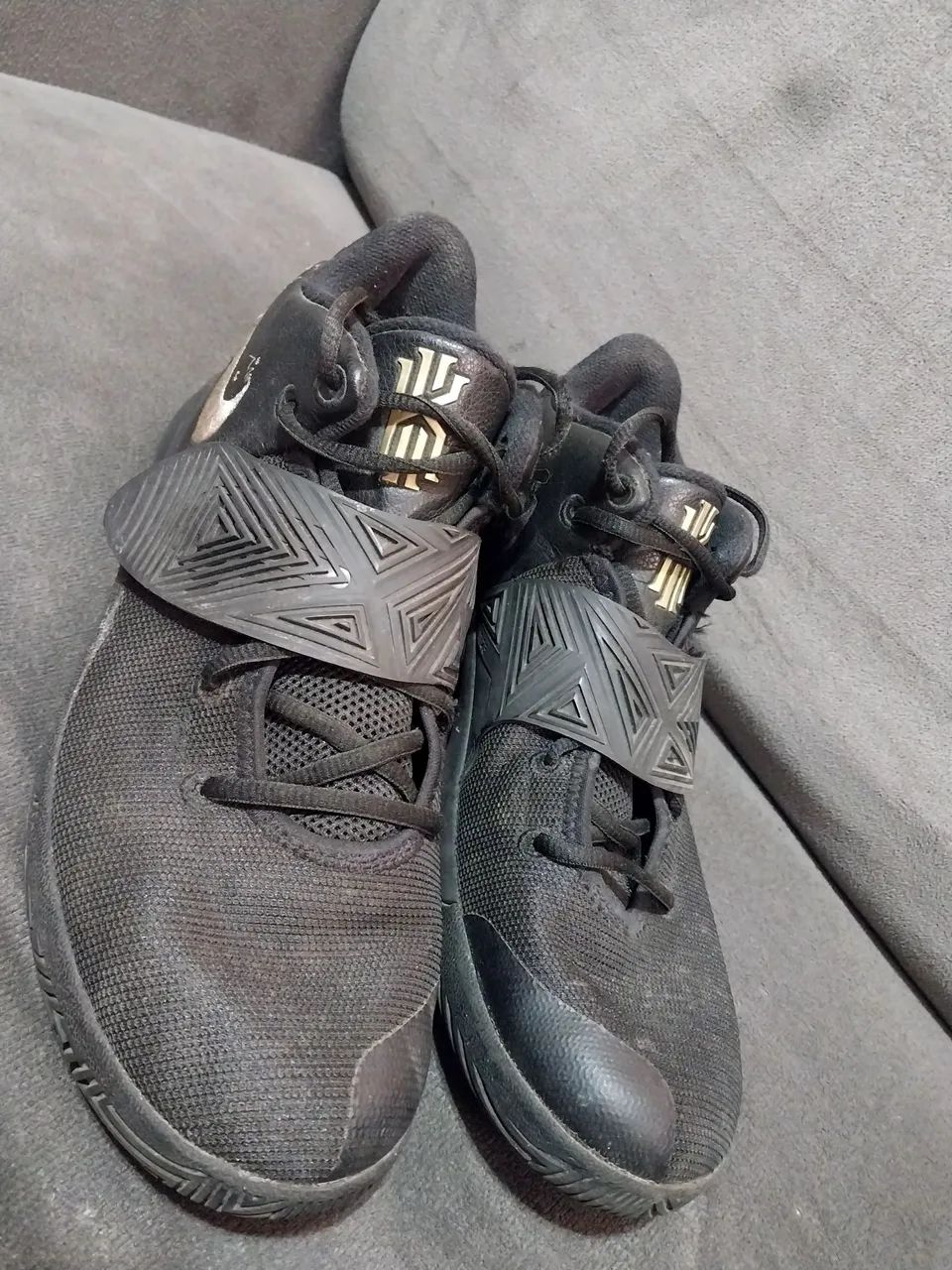 Tenis Nike Kyrie Flytrap 3  - Foto 3