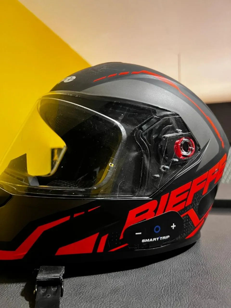 Capacete Bieffe B12 Naked - Preto e Vermelho | Estado de Novo!