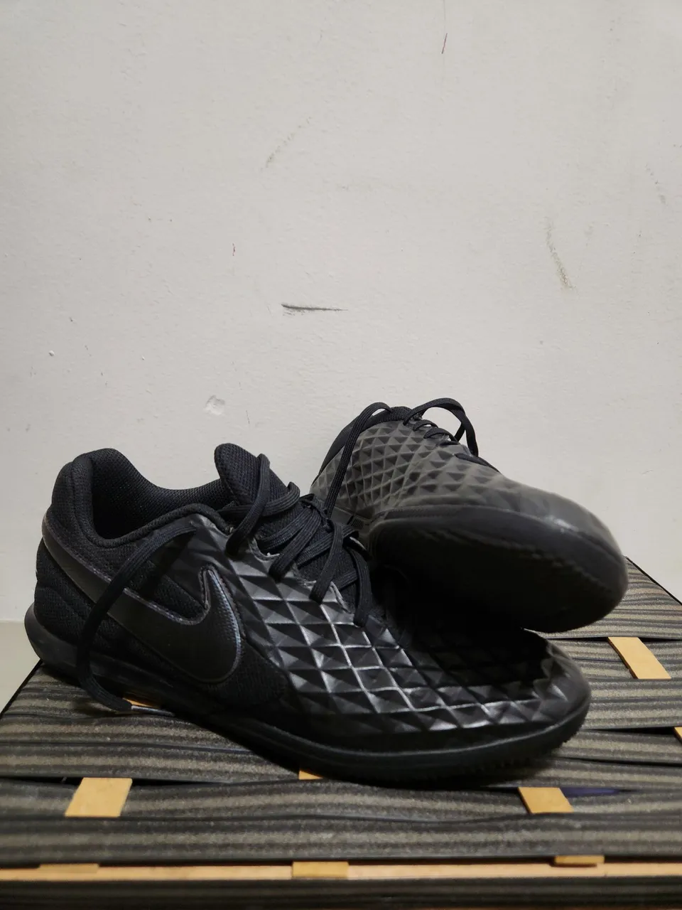 Chuteira Nike Tiempo Legend 9 Academy IC