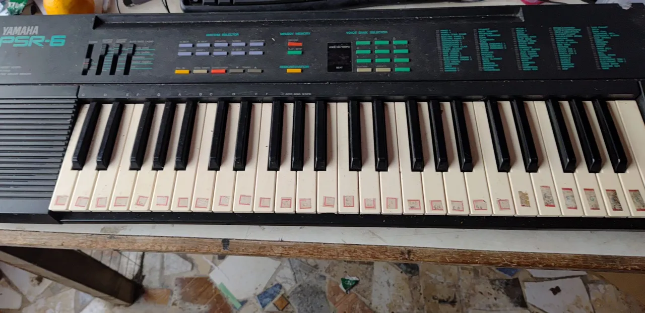 Teclado Yamaha PSR-6