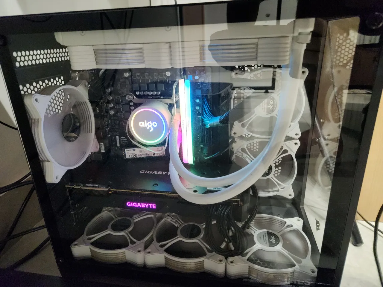 PC Gamer com Water Cooler e Design Moderno
