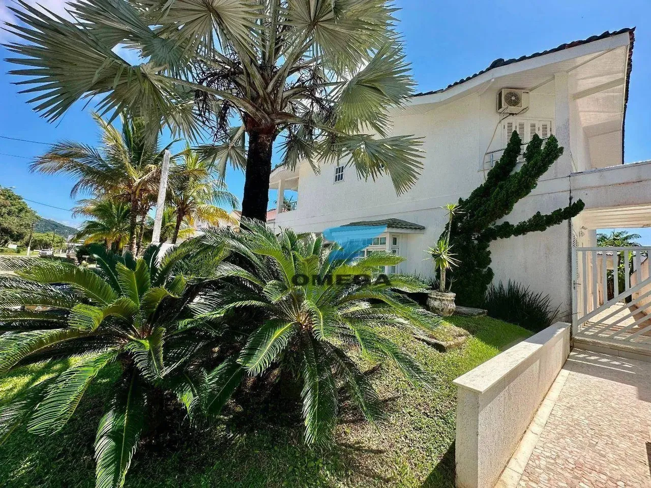 Casa à Venda no Condomínio Jardim Acapulco no Guarujá | Omega Imóveis