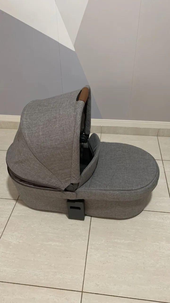 Carrinho Como 4 com Moisés + Bebê Conforto Risus + Base Isofix + Cadeirinha - Foto 6