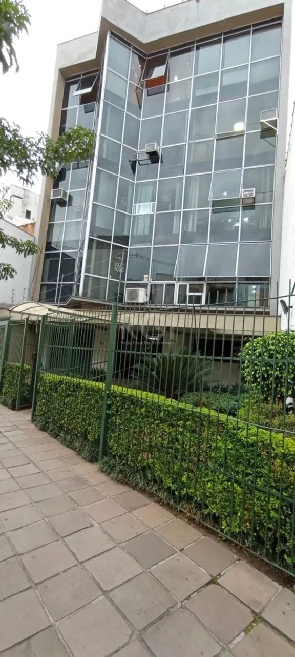 Excelente sala comercial com 38m², 1 banheiro, 1 vaga, posição de frente para rua com divi