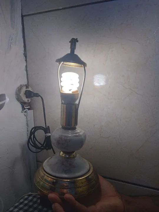 Abajur Vintage em Porcelana ano 50 a 70
