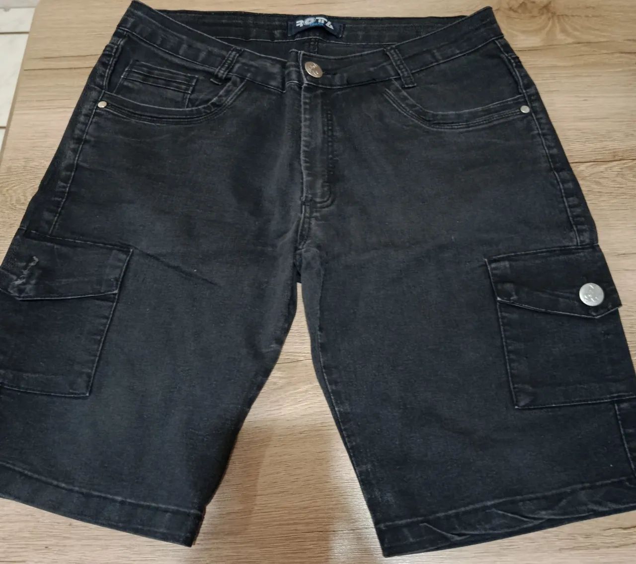 Bermuda Jeans Cargo Preta Conservada N.46 - Foto 2