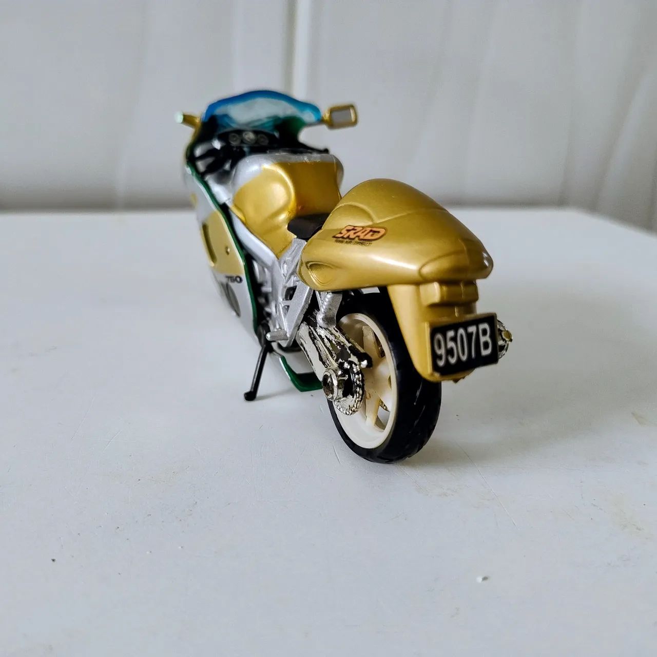 Miniatura Moto Suzuki 750 - Foto 3
