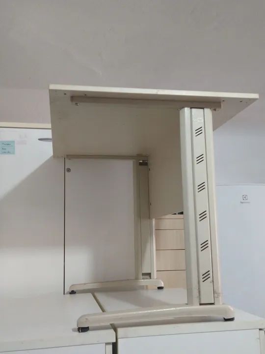 Mesa de Escritório -Ótimo Estado