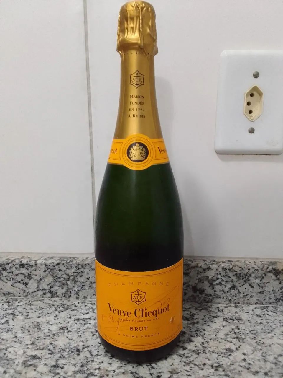 Veuve Clicquot Brut - Champagne Gelado. 