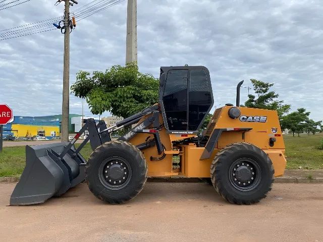 Pa carregadeira Case W20 ano 2013
