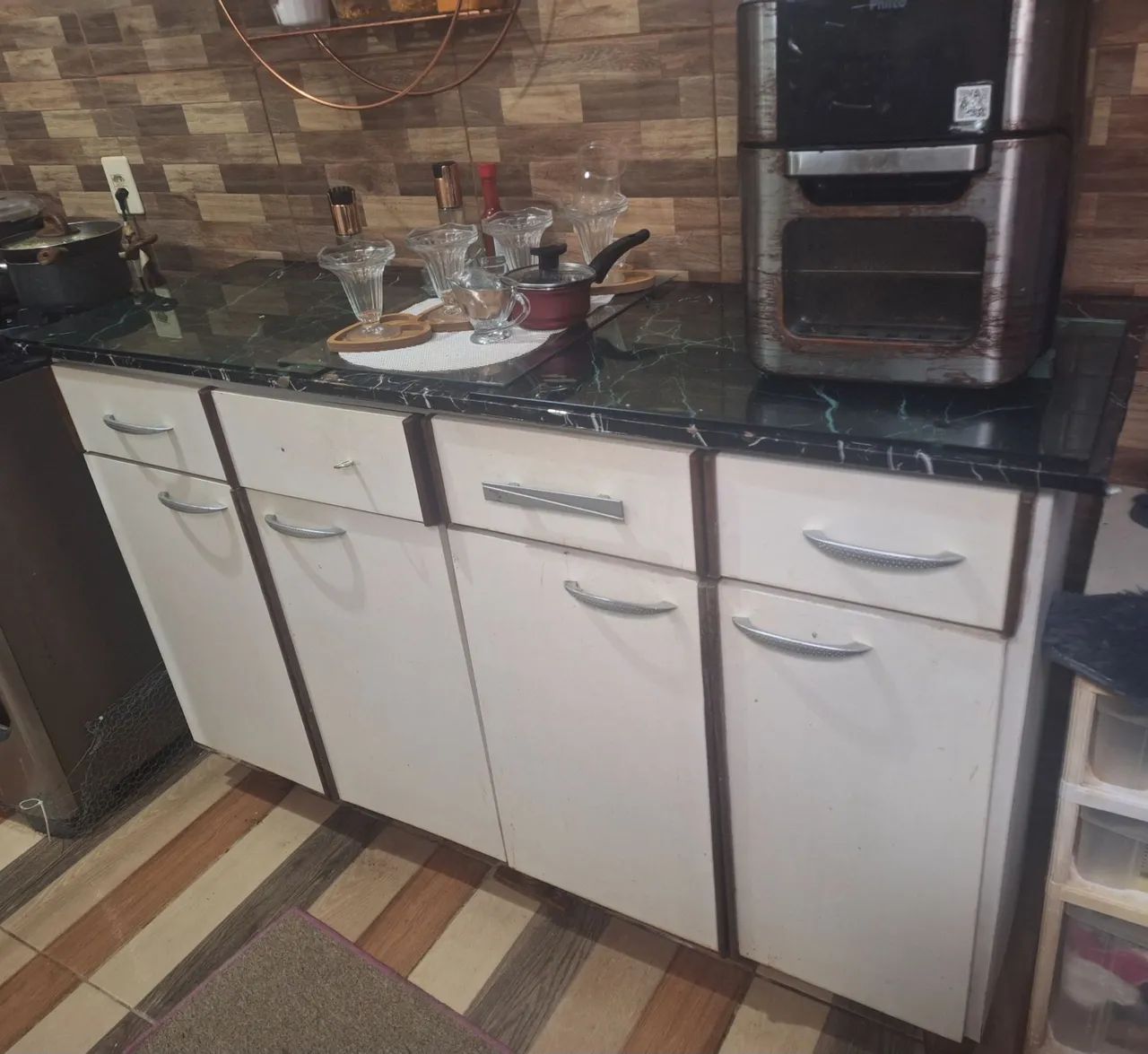 Armario de Madeira.64842117599874122