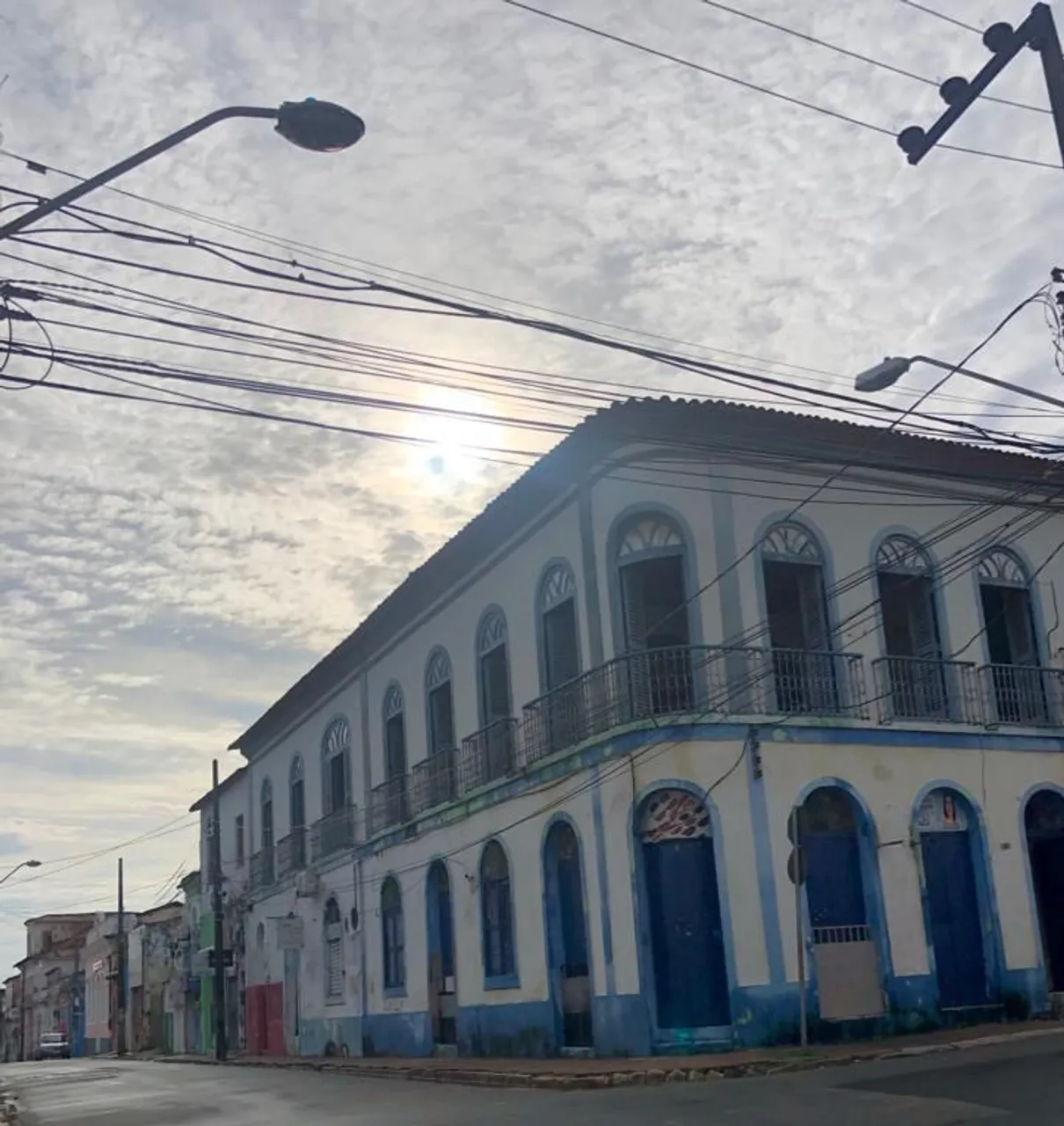 Alugo Prédio No Centro c/ 7 Salões Reformados No Pavimento Superior c/ 400m²