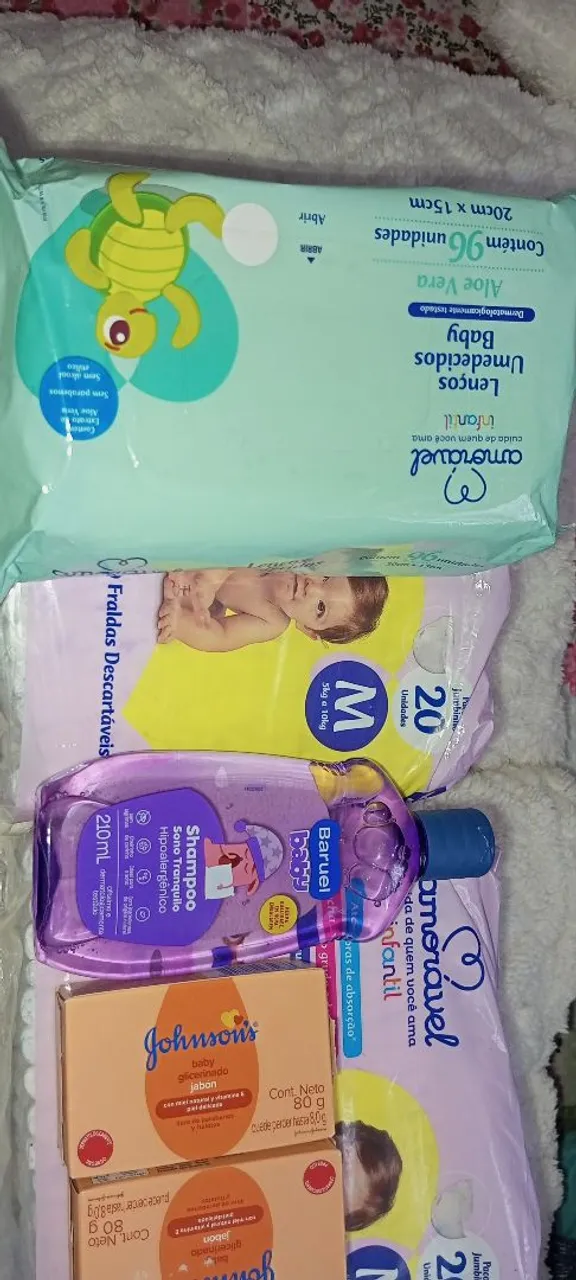 Kit Completo para Bebê - Fraldas, Lenços Umedecidos, Sabonete, Shampoo e muito mais!