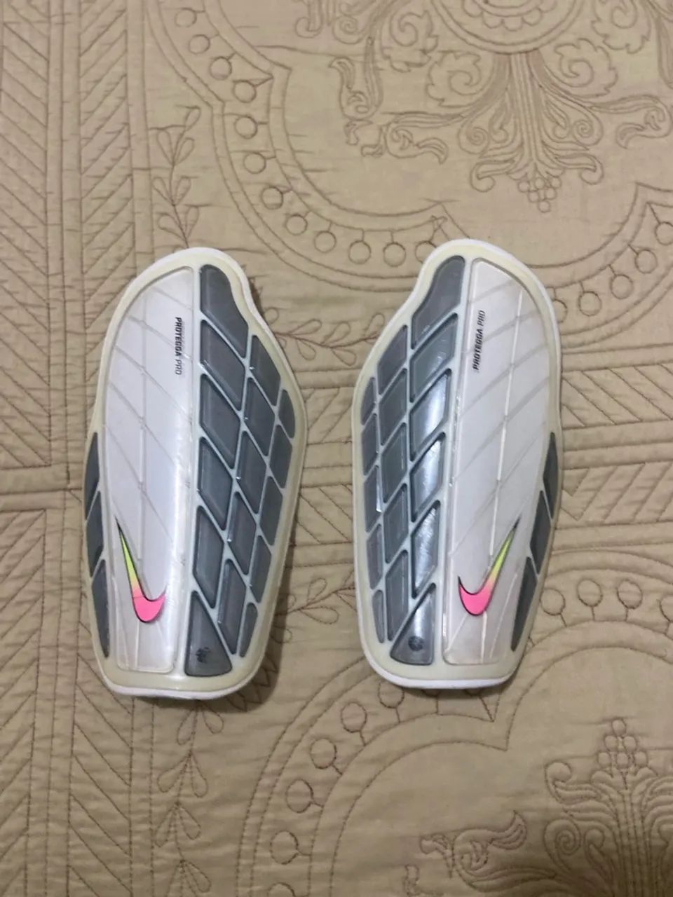 Caneleira nike pro e meia grip tipo prosocs 