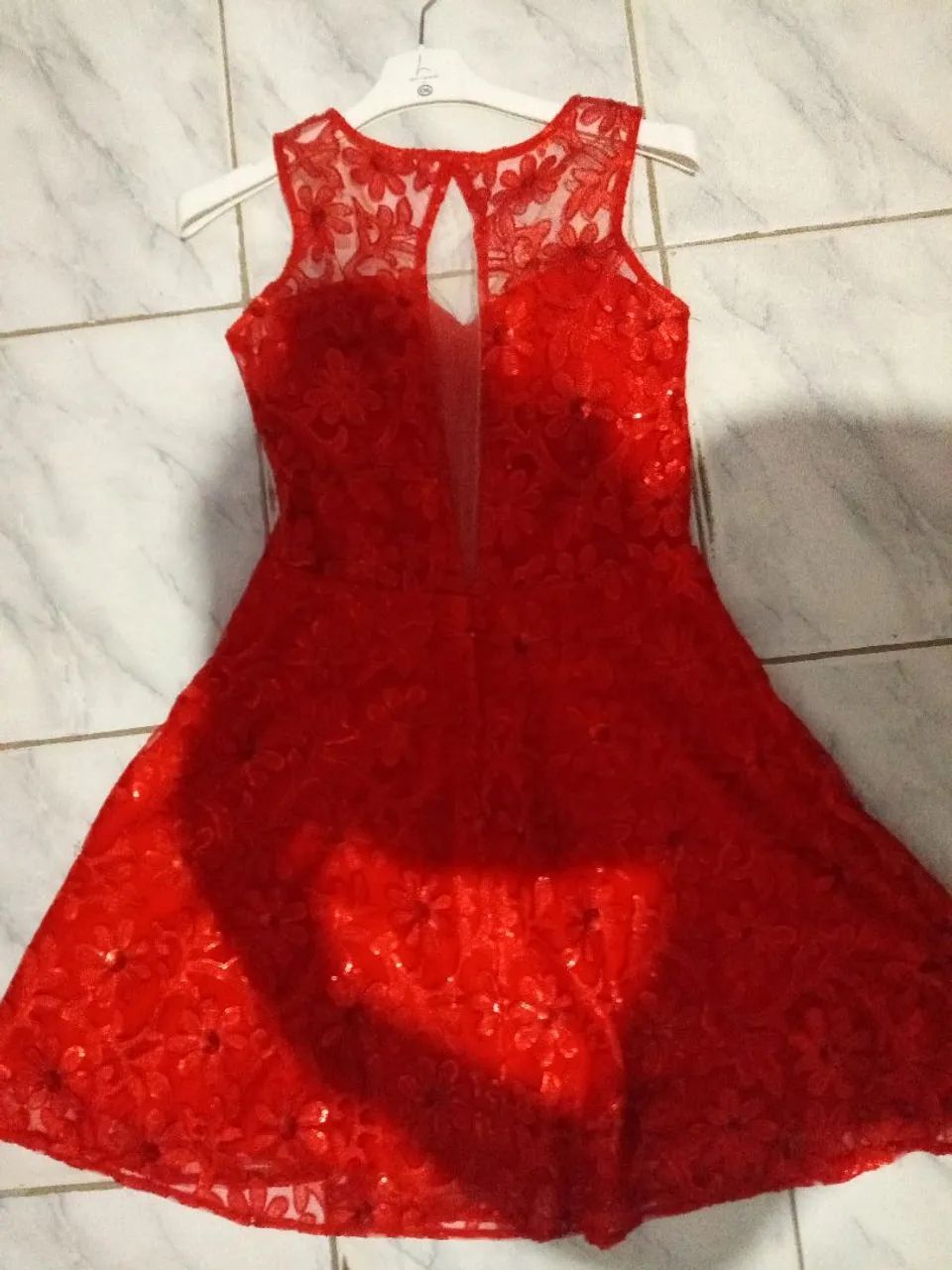 Vestido Vermelho de Festa com Detalhes em Renda - Foto 4
