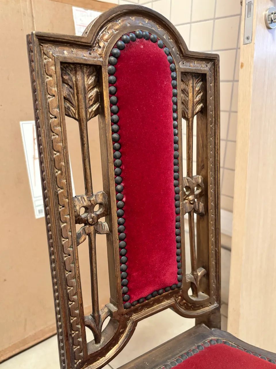 Cadeira Luis Xv Veludo VERMELHO OPORTUNIDADE  - Foto 2