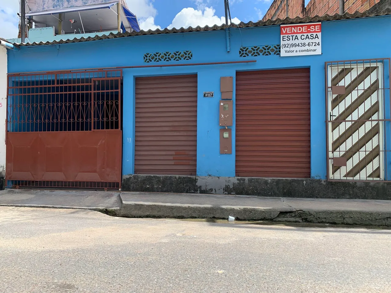 Casa à venda com ponto comercial e garagem - Não aceitamos financiamento