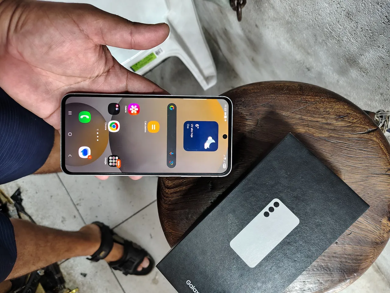 Vendo s24 fe 256 gb muito novo com nota fiscal 