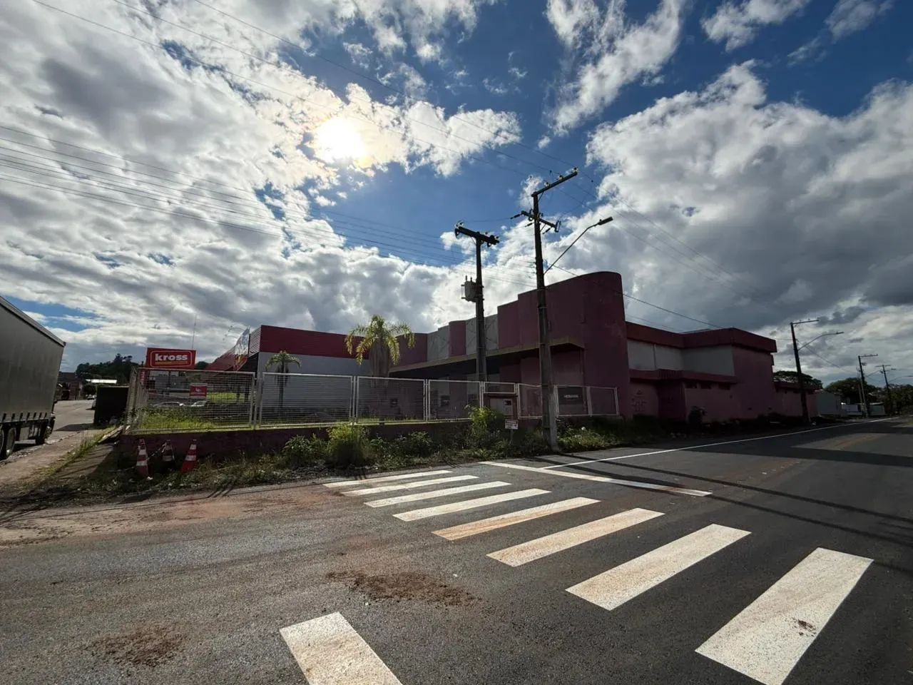 Imóvel Comercial Grande em Xaxim - Foto 2