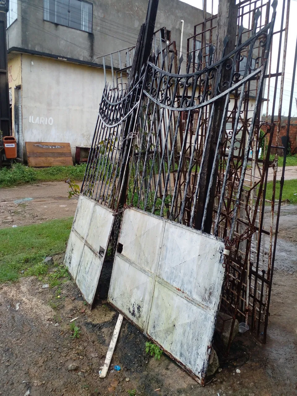 Portão de ferro antigo