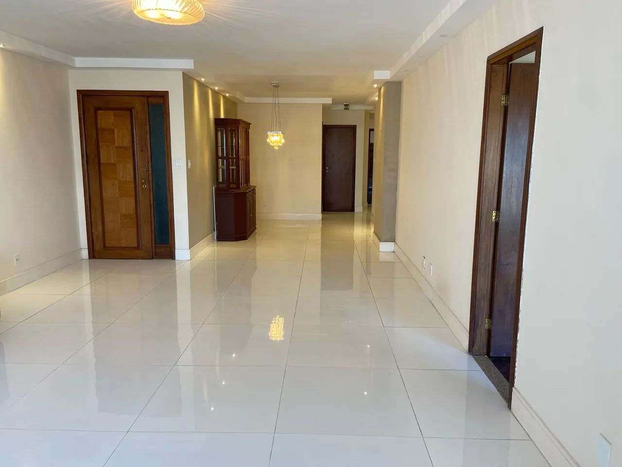 Alugo apto. na 13 de Julho, 4/4 sendo 3 suítes, reformado, sombra e vista p/ o mar. - Foto 7