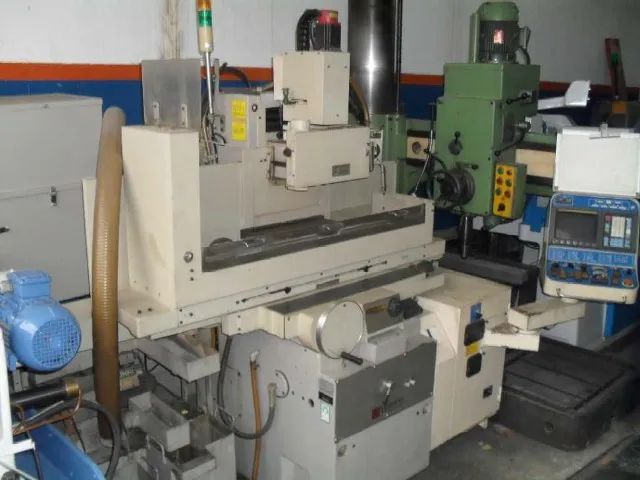 Retífica Plana CNC Wasino SE52N2HF - Alta Precisão e Eficiência