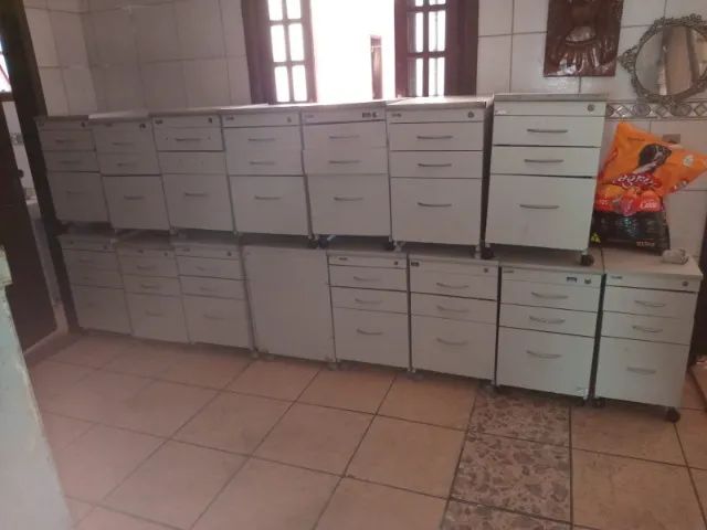 Lote de móveis para escritório, mesas e gaveteiros - Foto 3