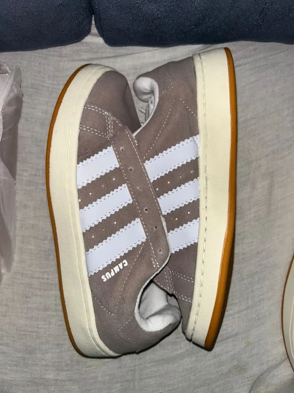 Tênis adidas premium 