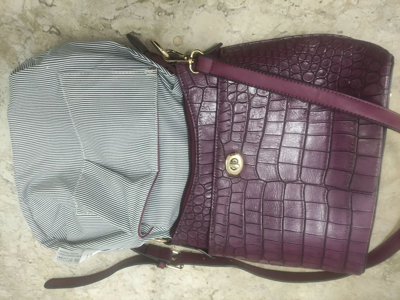 LE POSTICHE BOLSA TRANSVERSAL 135,00<br>VINHO <br>VARIAS DIVISÕES <br>ALCA COM REGULAR<br>ALTURA 24CM - Foto 5