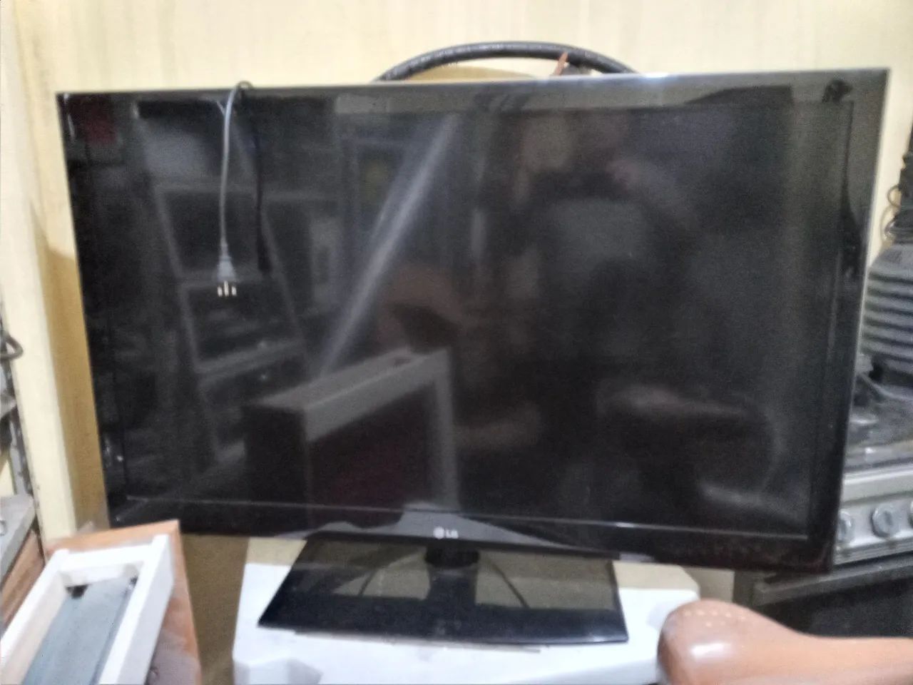 Uma TV de 50 polegadas uma de 34 e uma de14 e dois monitores  - Foto 2