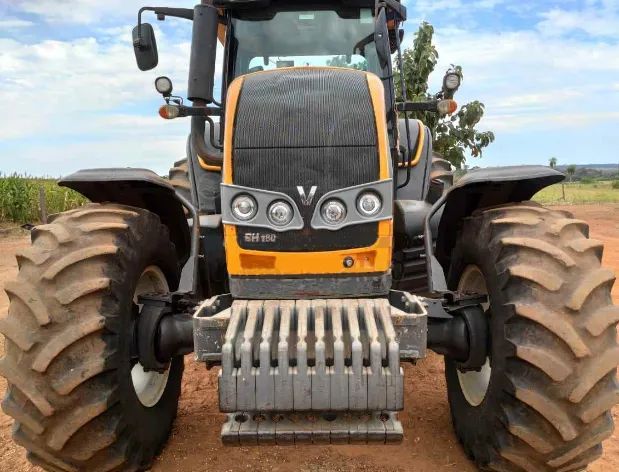Trator Valtra BH 180 2016.