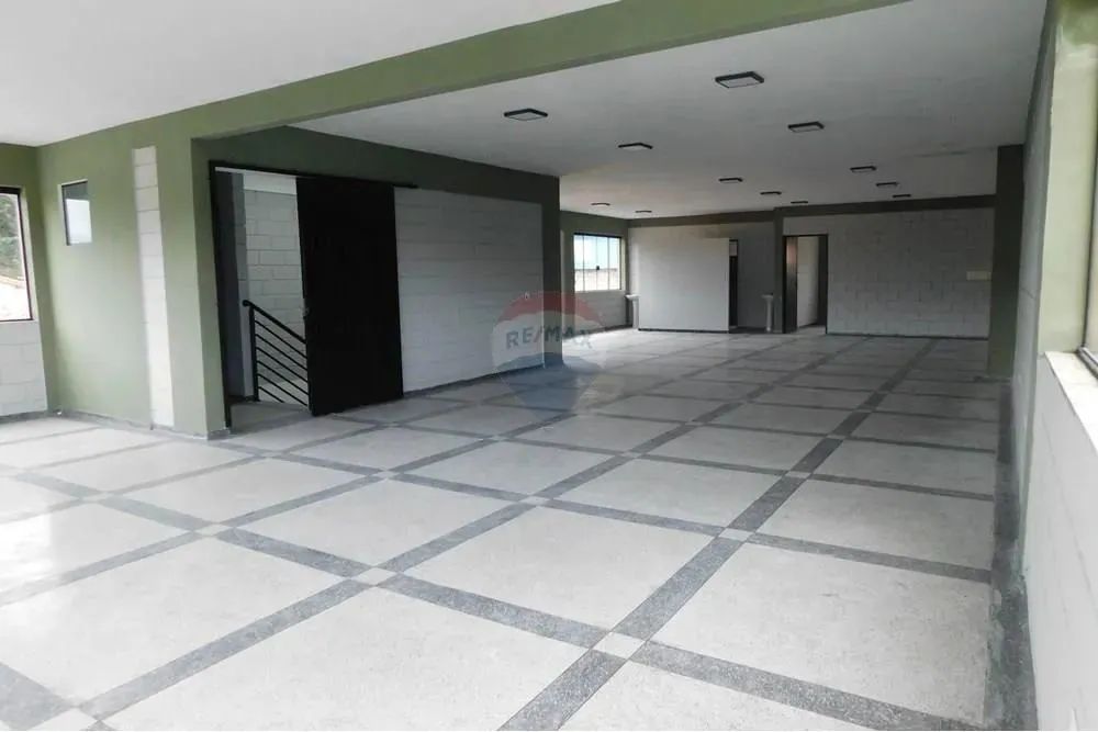"Locação Comercial: 200m² em São Roque, SP"