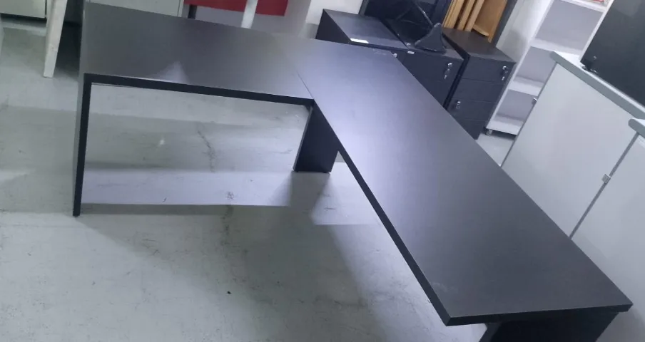 Mesa de Escritório Modelo em L